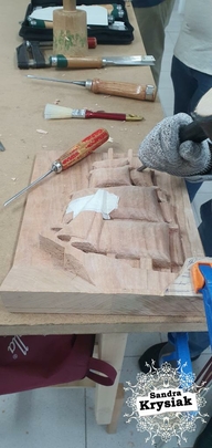 Talla de barco en proceso. María.