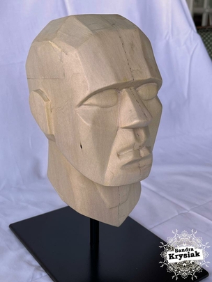 Talla de cabeza geométrica en madera de tilo. Juan Aguirrebengoa.