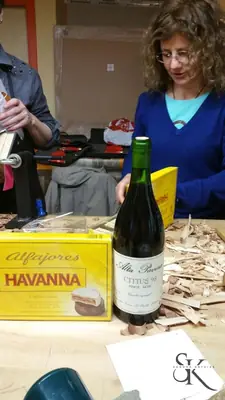Alumnos compartiendo un descanso en el taller