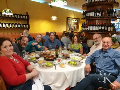 Comida del grupo en un restaurante