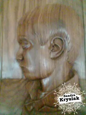 Retrato infantil de perfil en relieve