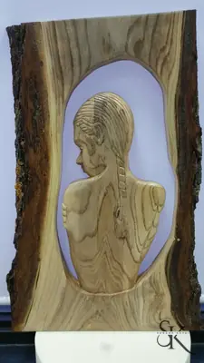 Perfil de una figura recortada en madera