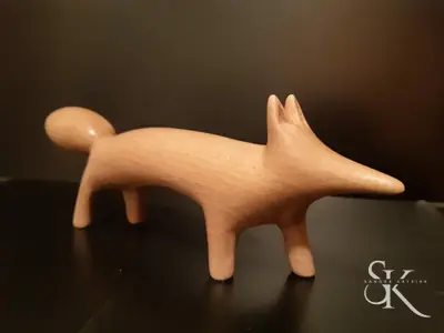 Animal estilizado de madera con cuatro patas