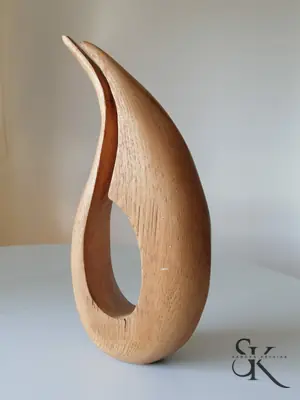 Forma de gota con una abertura alargada