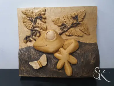 Composición tallada con reloj y figuras