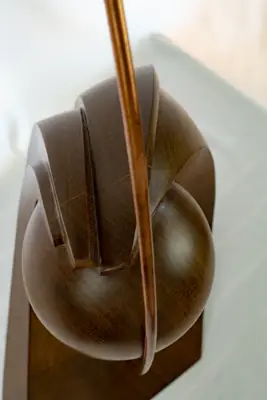 Ver detalle de la esfera y del arranque del arco de acero a tamaño completo